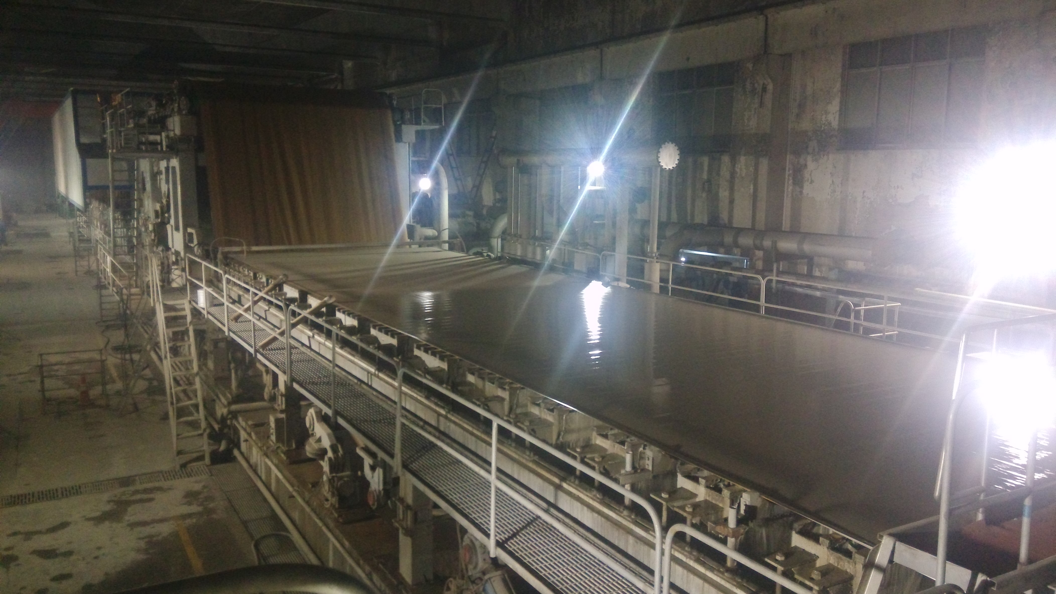 2013年8月，保定華康4200/400普瓦紙機順利開機